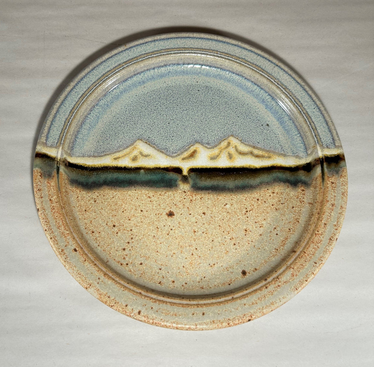 Sandwich plate with Snowy Mountain glaze